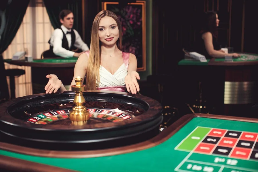 Tampilan meja permainan kartu di kasino live V07